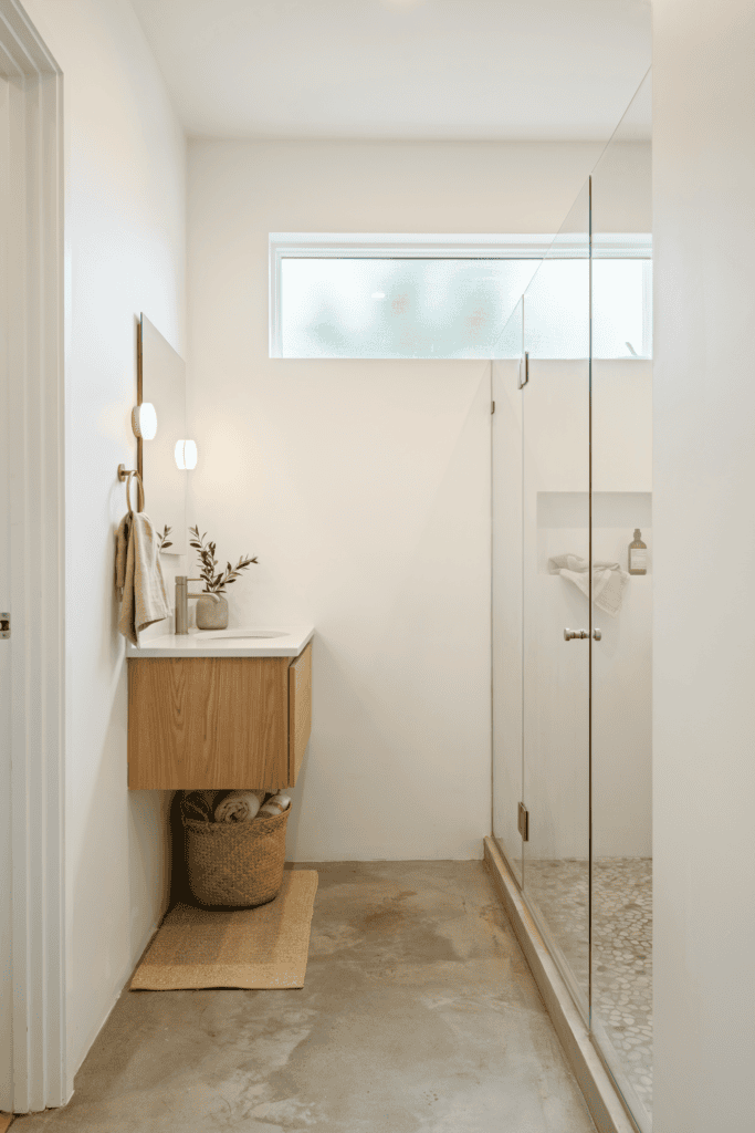 15 Clever Small Bathroom Remodel Ideas That Make a Tiny Space Feel Bigger 0008 1 high level description a photograph of a uitiwurfw52ezecujemqkq golhj1pjtxkttnqsaeakew cover
